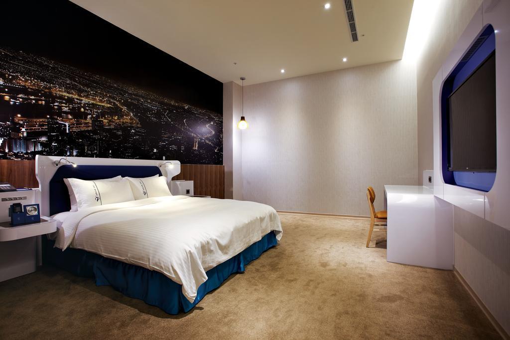 Airline Inn Green Park Way Taichung Exterior foto
